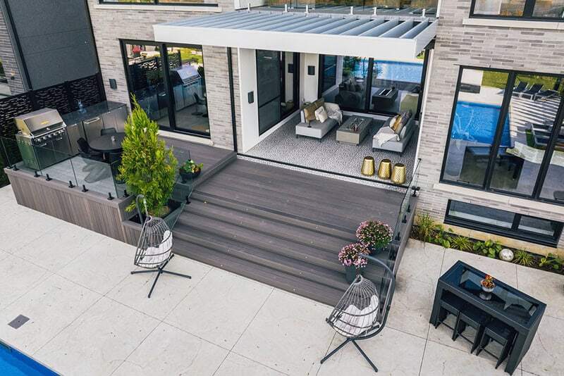 modern composite deck with glass rails