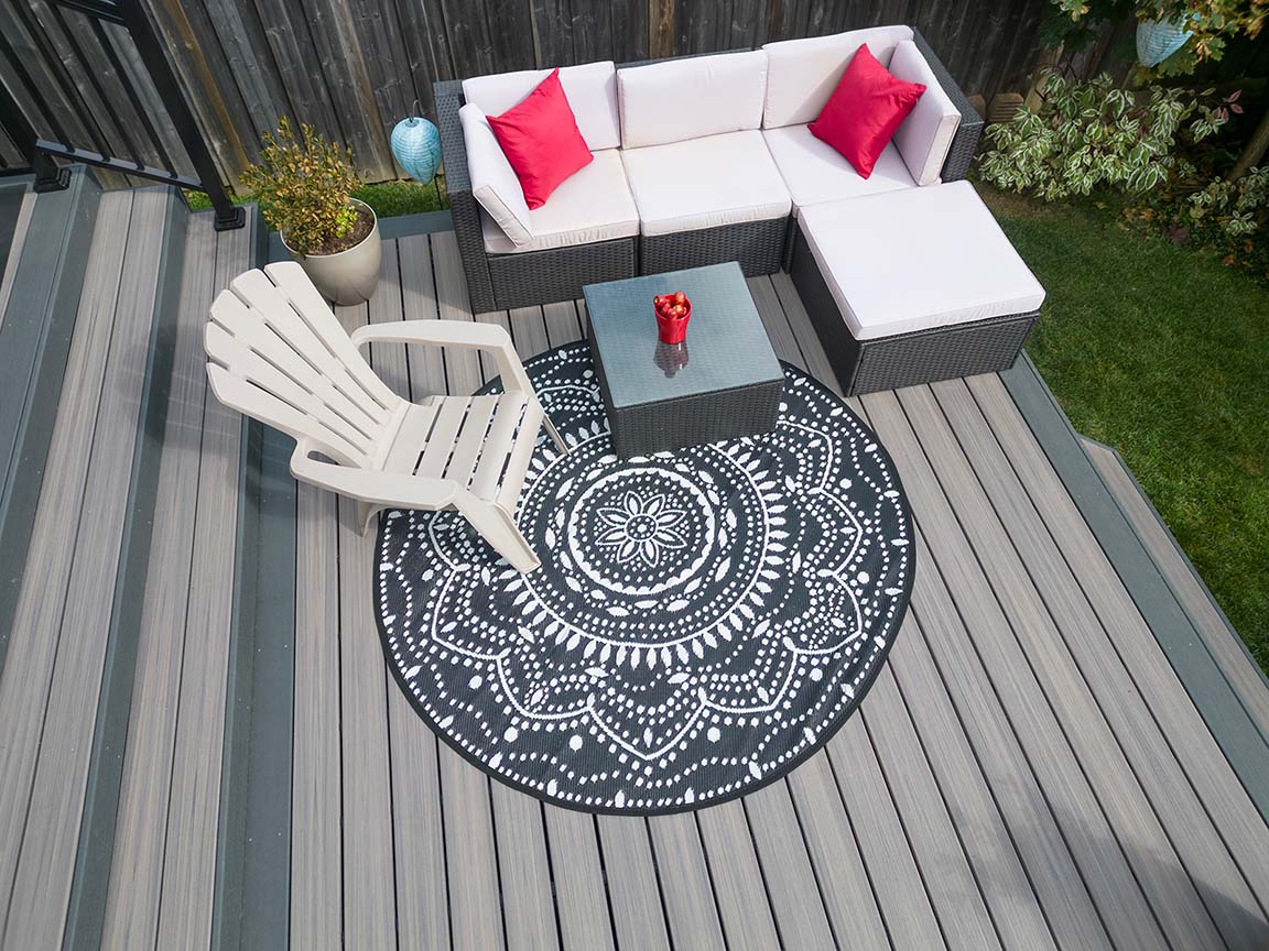 patio furniture on trex decking