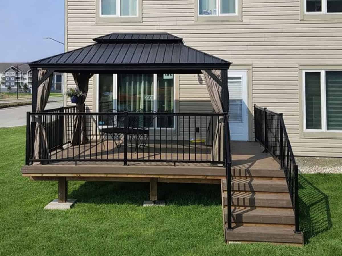 Fiberon deck in Winnipeg