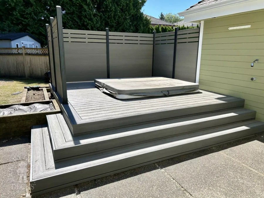 hot tub with privacy screen