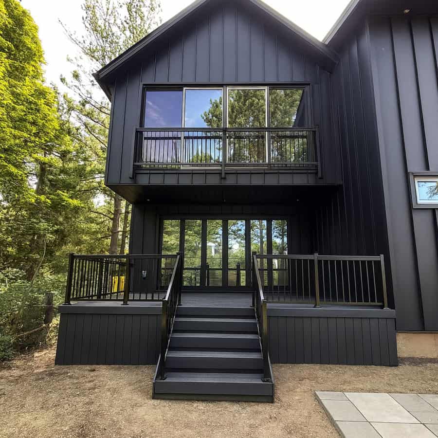 pvc decking on new home in Niagara-on-the-Lake